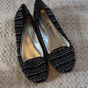 Bevelry Feldmand black studded flats * sz 8